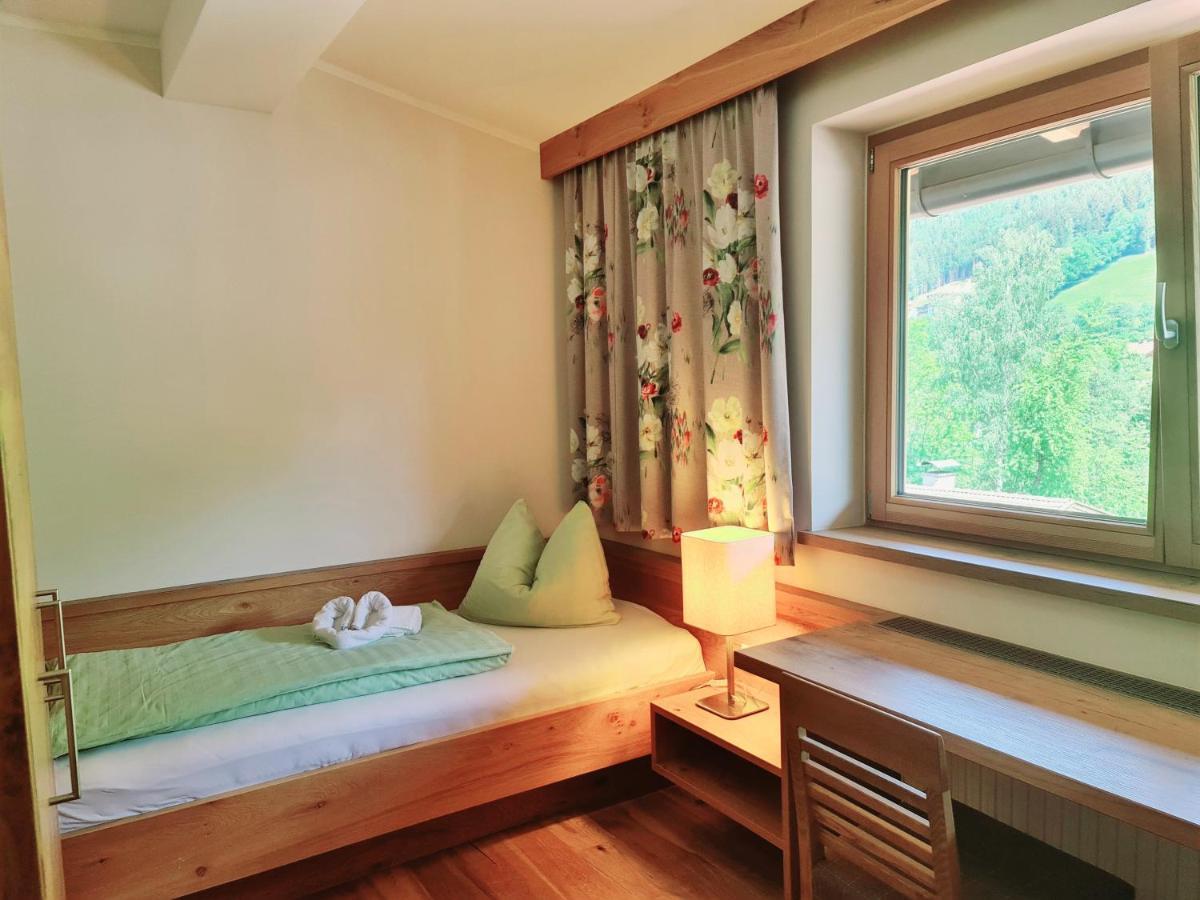 Hotel Giessenbach Fugen Bagian luar foto